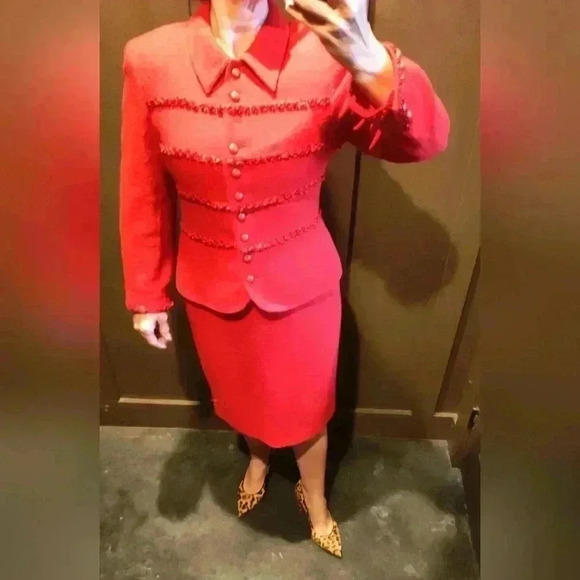 Vintage Valentino Miss V Red Boucle Wool Suit | Blazer and Skirt | 31" Waist - Picture 11 of 13